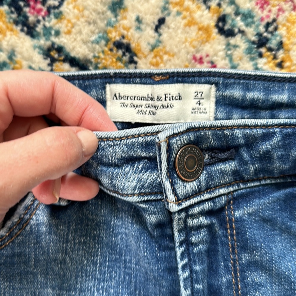 Abercrombie and Fitch super skinny ankle jeans - Picture 2 of 3